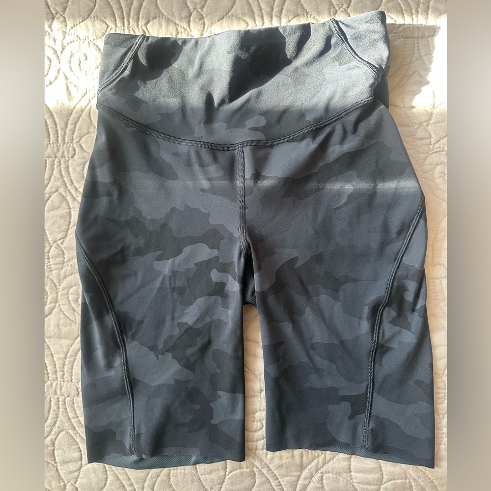 *BRAND NEW* LULULEMON Wunder Train High-Rise Shorts